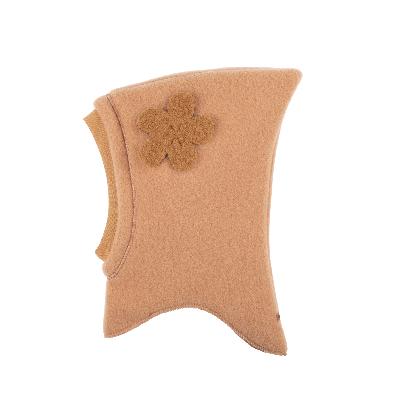 mit-Jerseybund-am-Gesicht